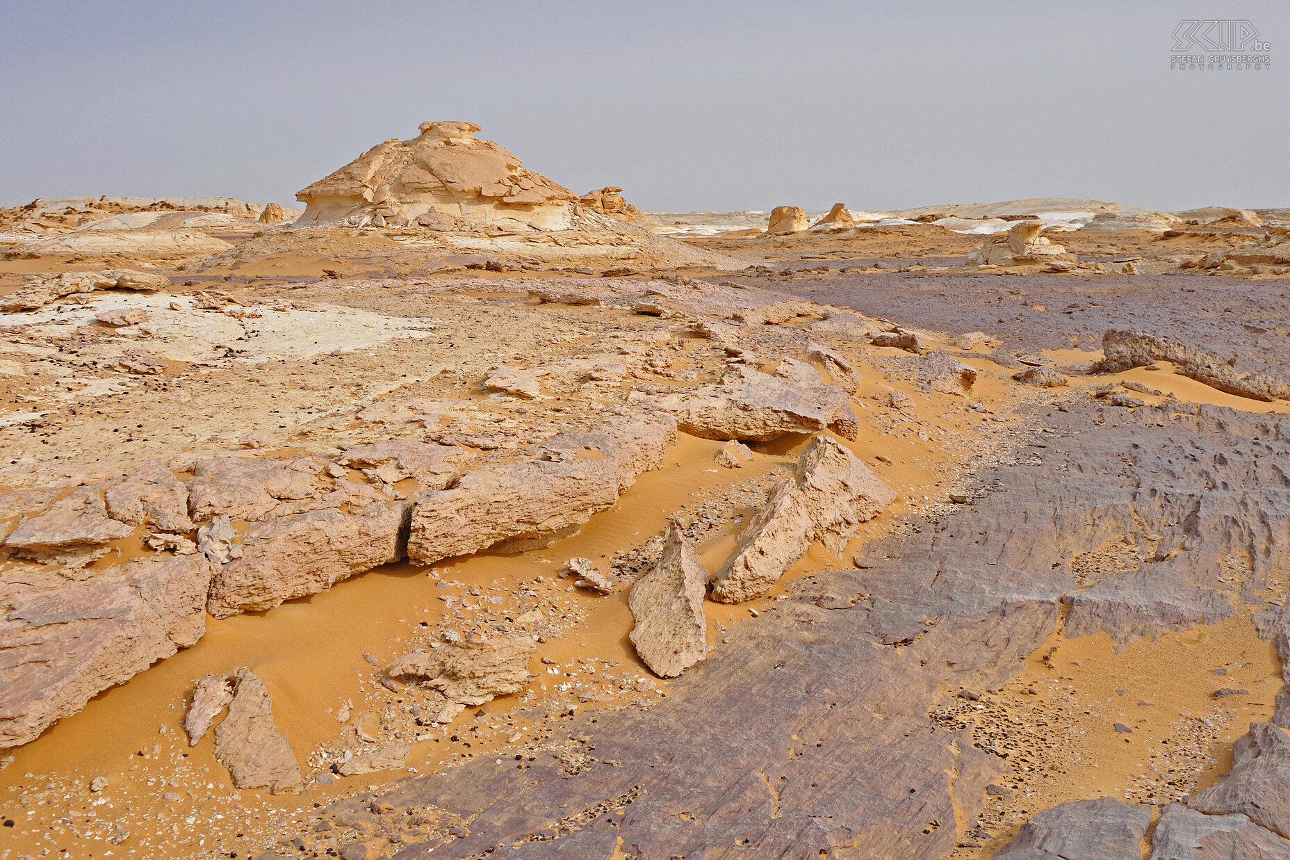 Old White Desert The White Desert is a beautiful region in the Western Desert which is a part of the gigantic Libyan Desert. Stefan Cruysberghs